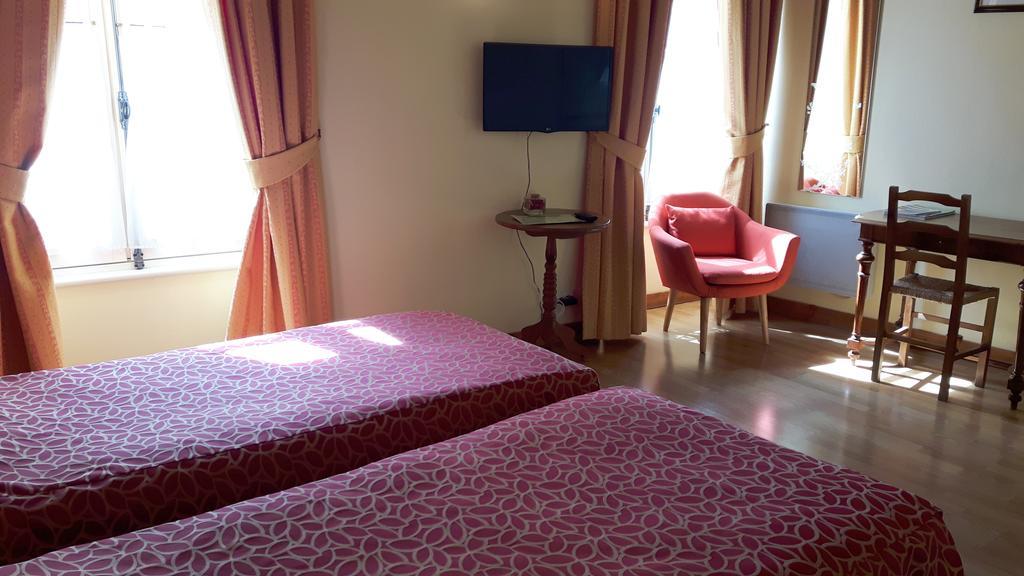 Hotel Du Donjon Aulnay  Exteriör bild