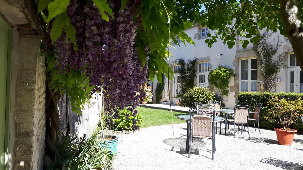 Hotel Du Donjon Aulnay  Exteriör bild