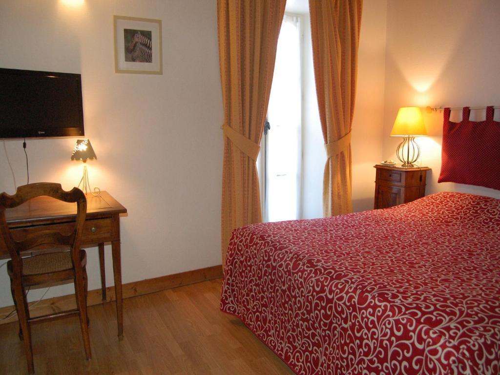 Hotel Du Donjon Aulnay  Rum bild