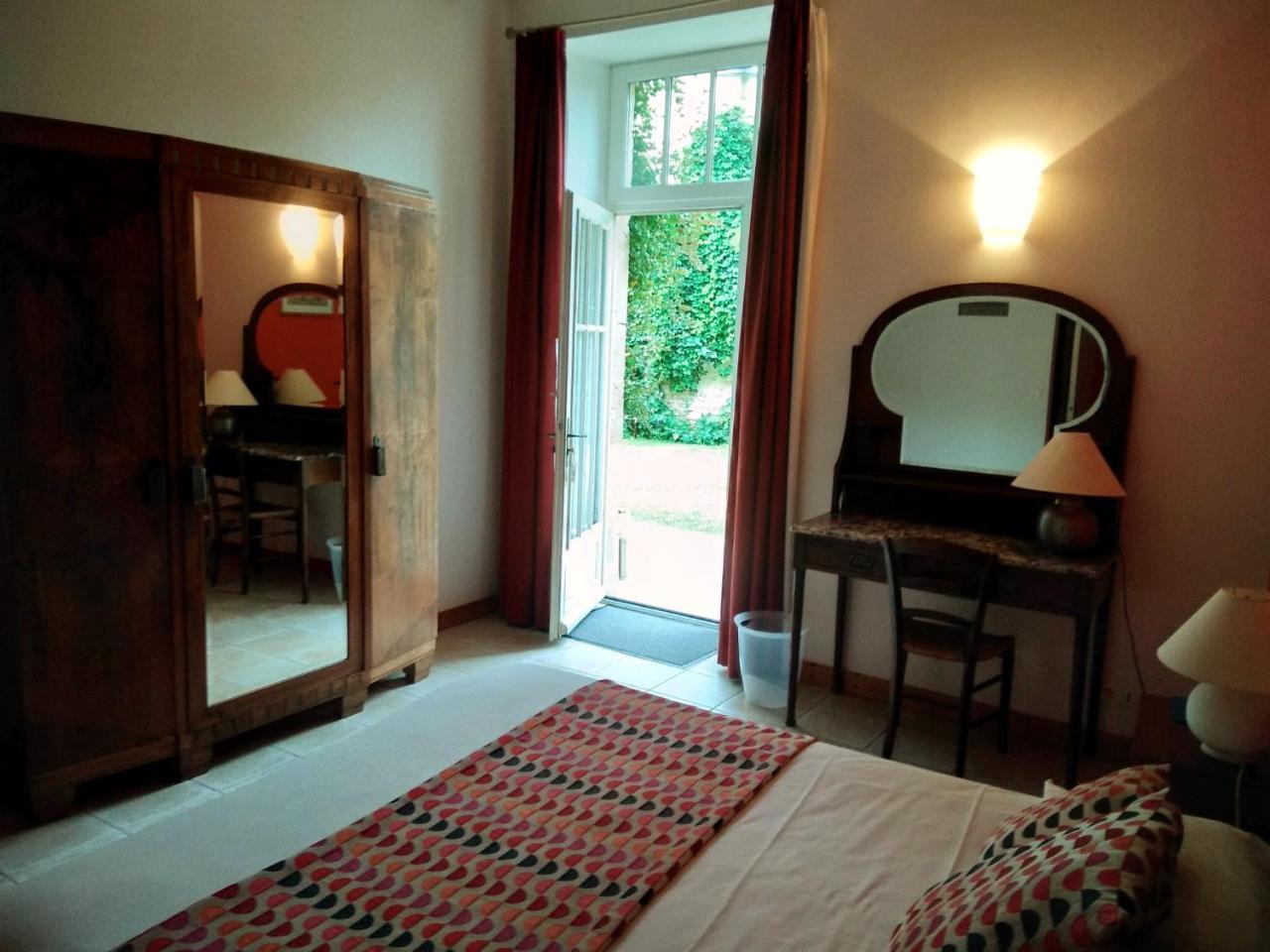 Hotel Du Donjon Aulnay  Exteriör bild